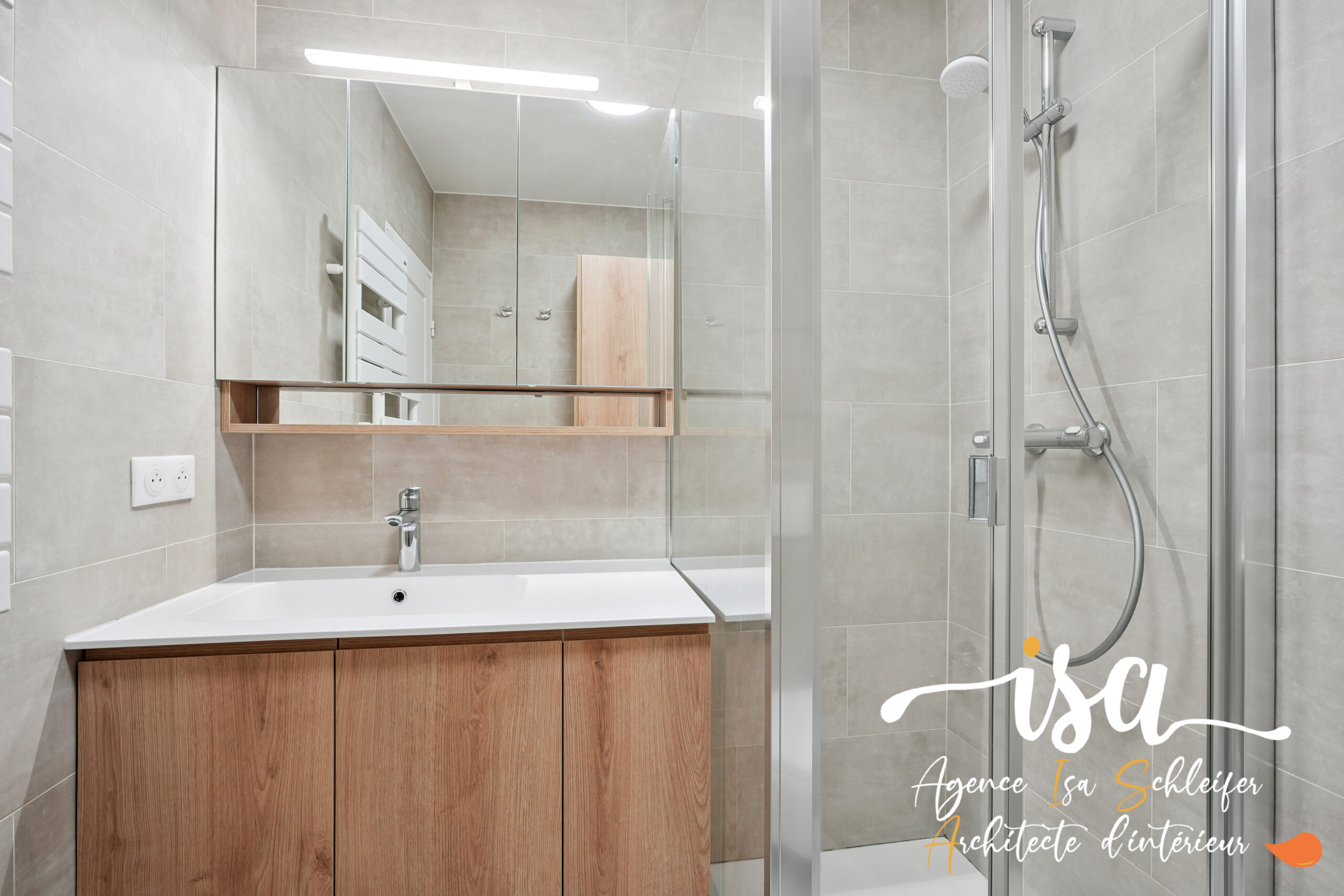 Rénovation de Salle de Bain : optimisation spatiale et design épuré – COLOMBES – 92